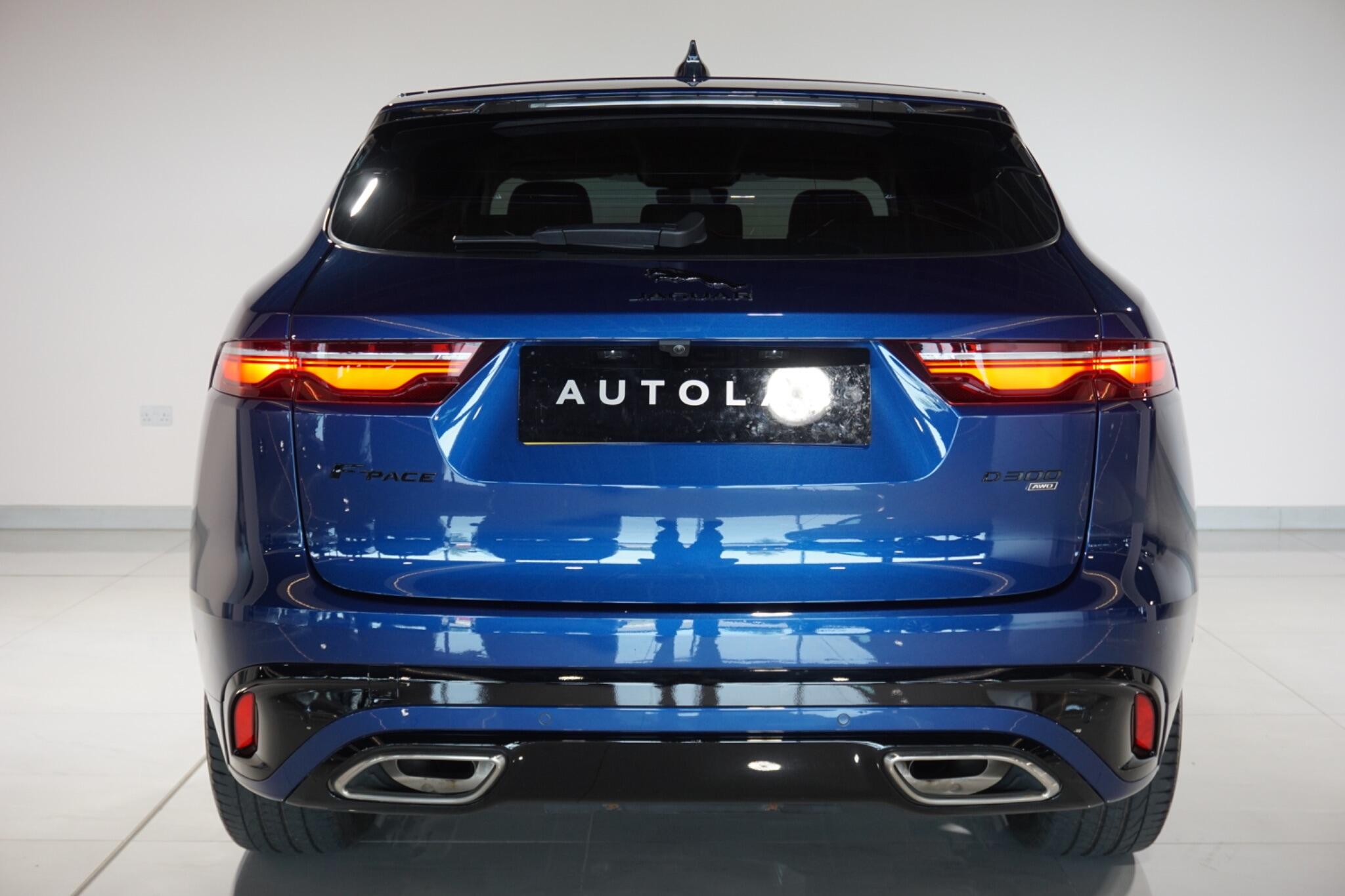 Jaguar F-PACE 3.0 D300 MHEV R-Dynamic SE SUV 5dr Diesel Auto AWD Euro 6 (s/s) (300 ps)
